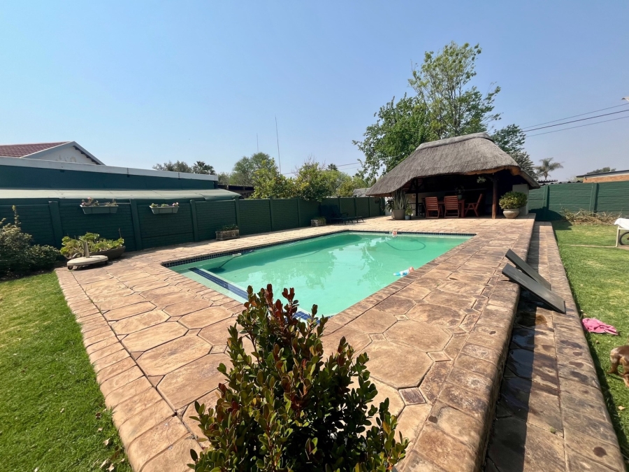4 Bedroom Property for Sale in Flamwood North West